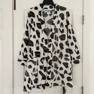 Charlotte Russe Soft Fleece Leopard Print Robe